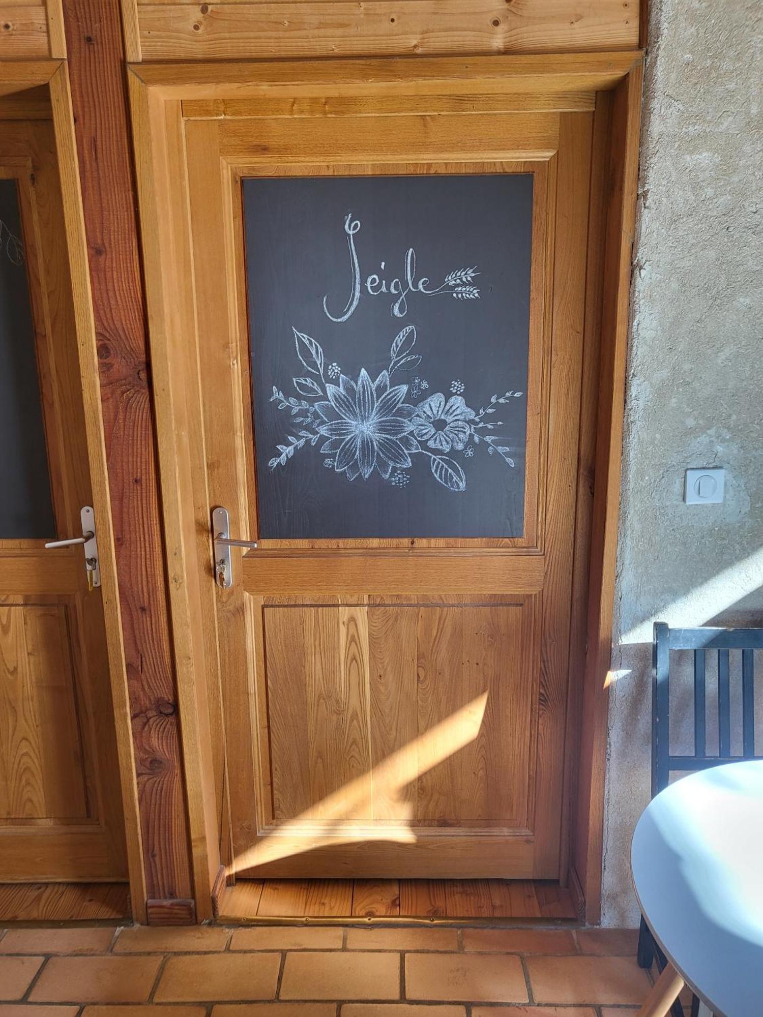 Le Grenier A Ble Hotel Satillieu Szoba fotó